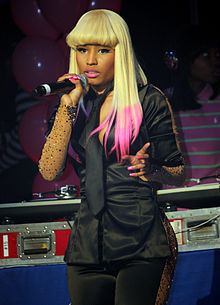 photos coiffure Nicki Minaj blonde rose