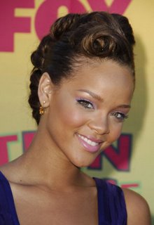 photos coiffure rihanna coiffure classique haute