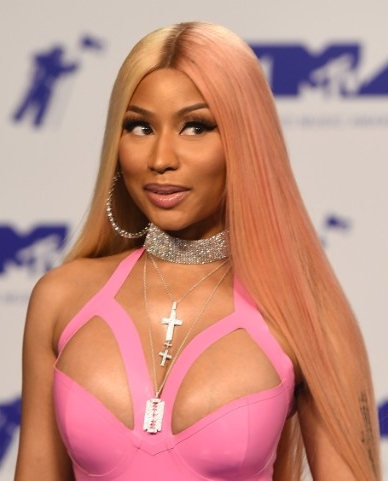 photos coiffure Nicki Minaj blonde lisse