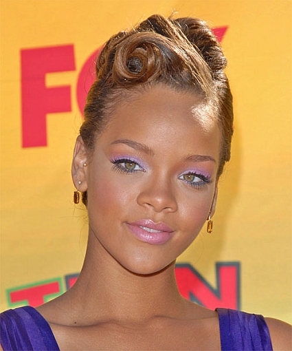 photos coiffure Rihanna rousse