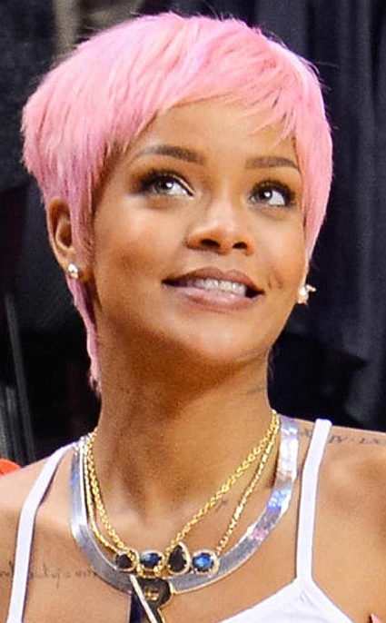 photos coiffure rihanna cheveux rose