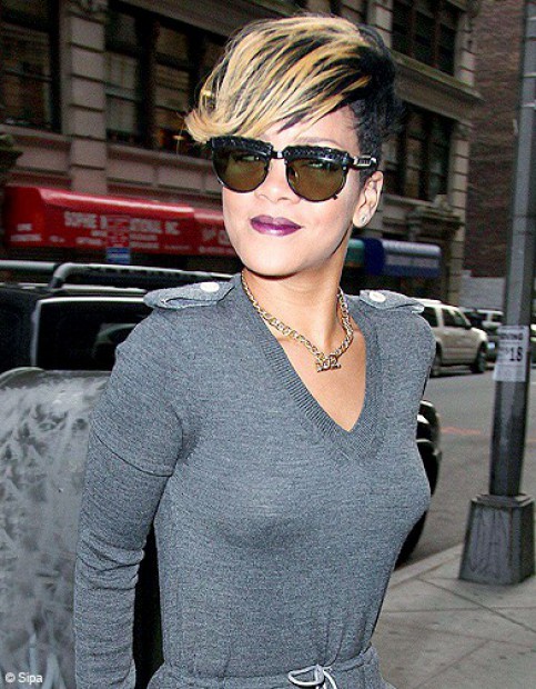 photos coiffure rihanna rasee meches blondes