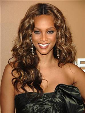 photos coiffure tyra banks chevelure boucles